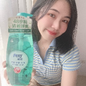 飛柔 《雙重植粹控油淨澈洗髮露》 洗後明顯感到頭清乾爽舒服，髮根也變得蓬鬆不扁塌，發尾柔順好整理～