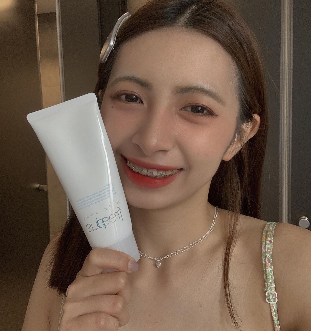 freeplus 熱賣明星 《溫和淨潤洗面乳》