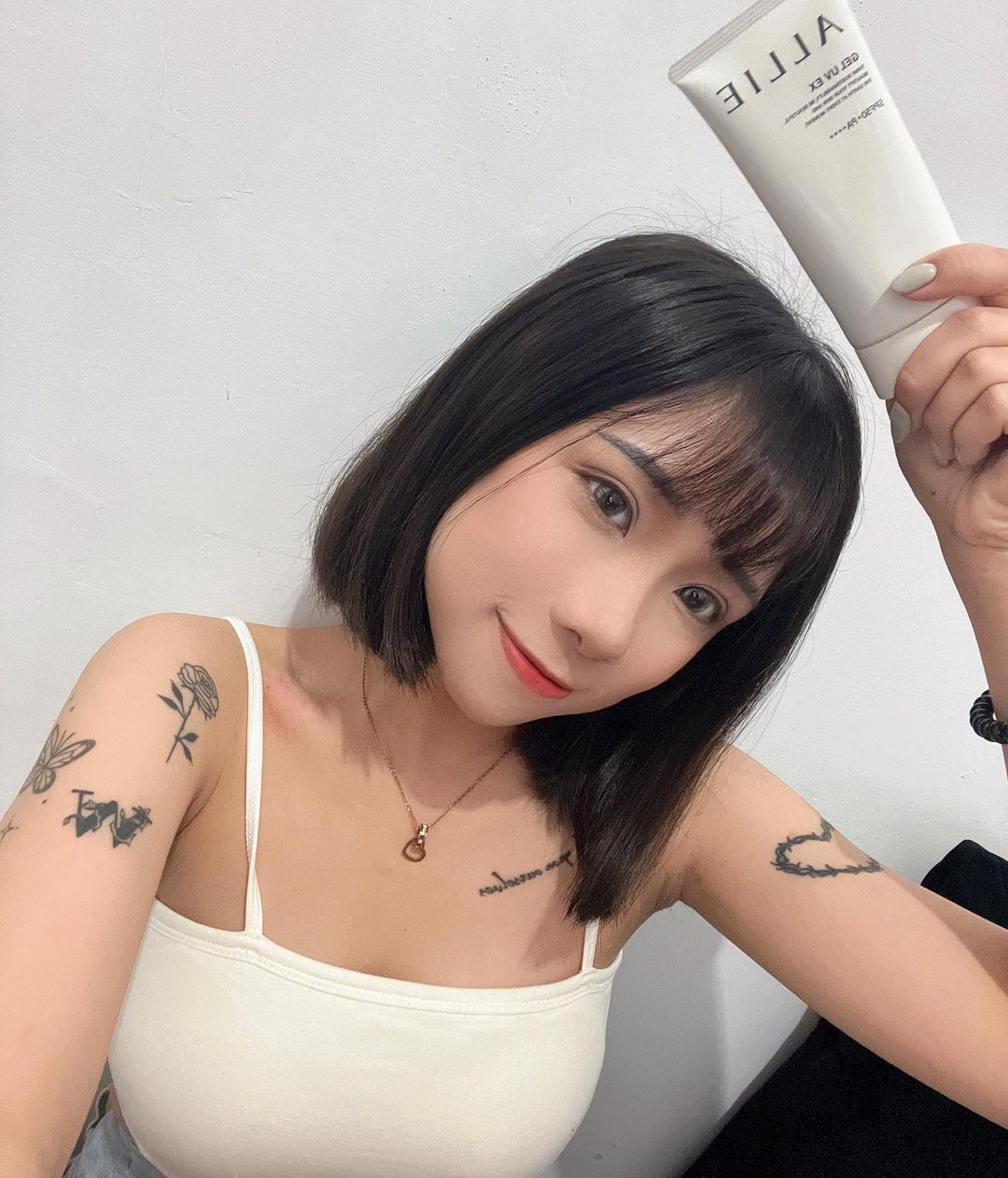 ALLIE持采UA高效防曬水凝乳