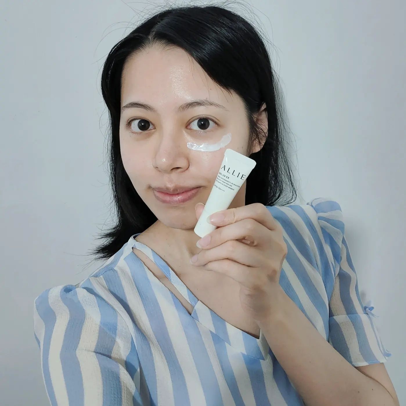 持久保濕效果真的不錯~使用一整天肌膚還是水嫩嫩