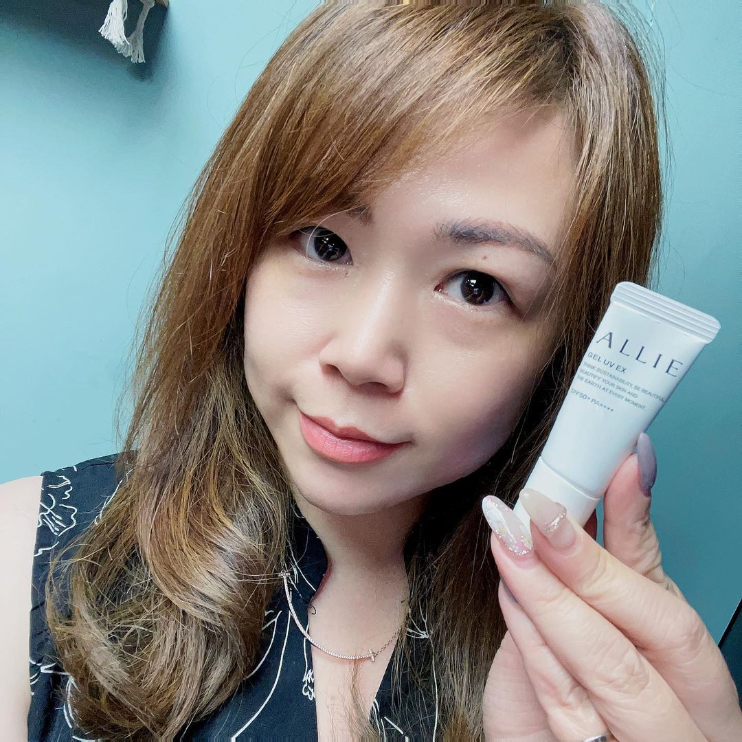 臉部、身體兩用超強防曬神器 就屬ALLIE持采UV高效防曬水凝乳EX~
