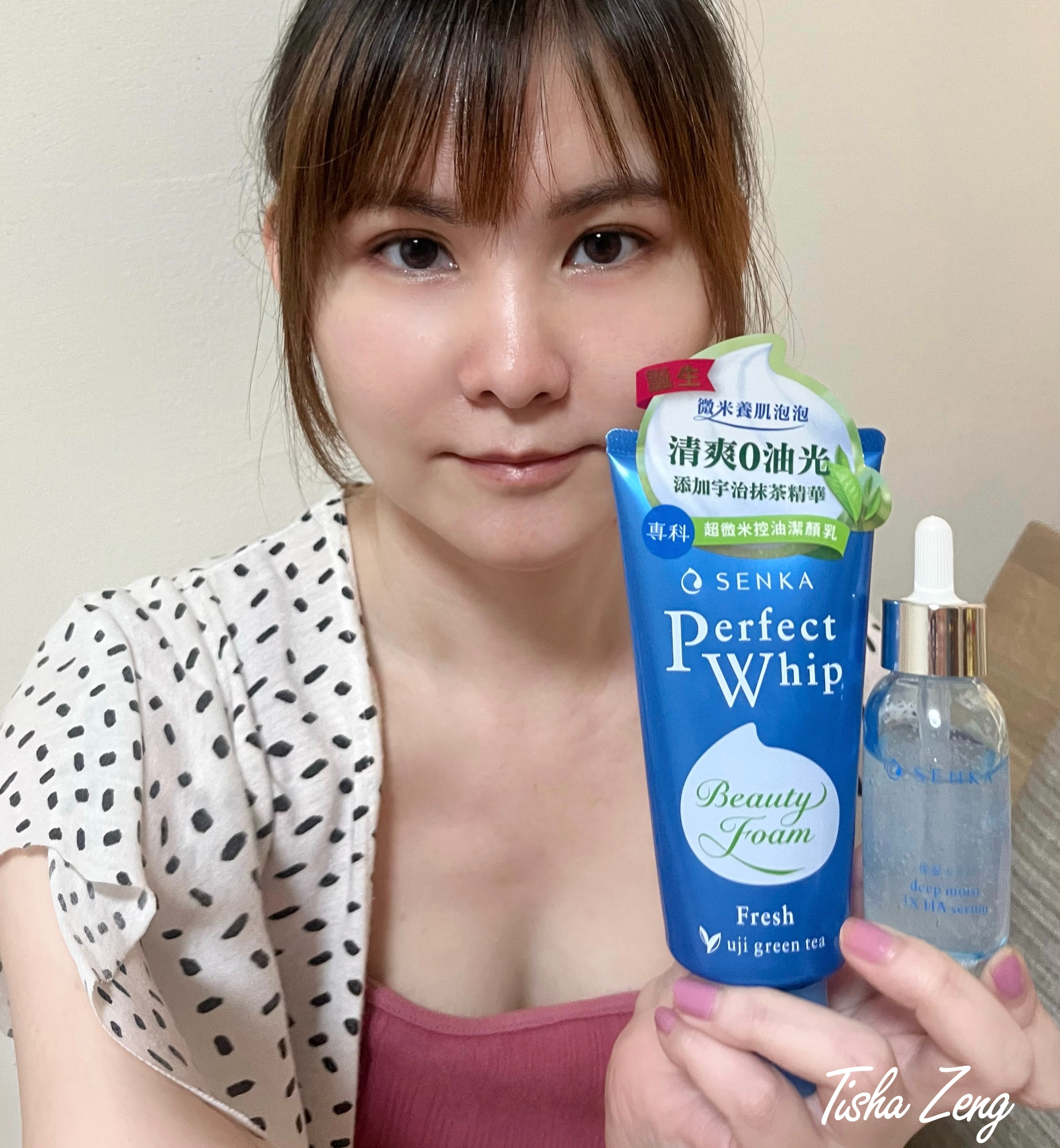 Senka專科超微米控油潔顏乳n的泡泡綿密豐富+水潤保濕超微米瞬效精華的保濕度佳