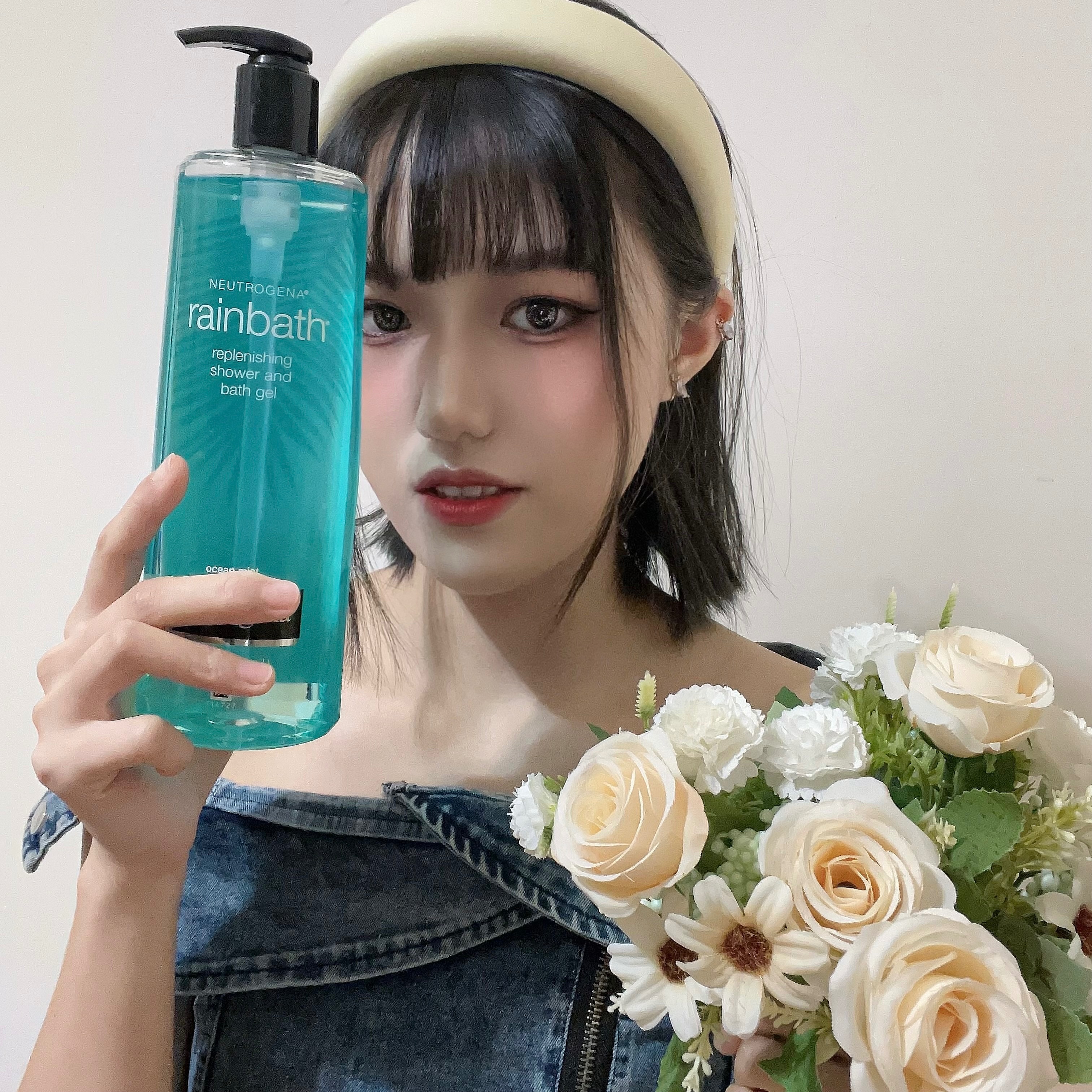 露得清經典《Rainbath沐浴露》473ml，海洋清香的中性香調彷彿坐在一望無際的海邊般浪漫。