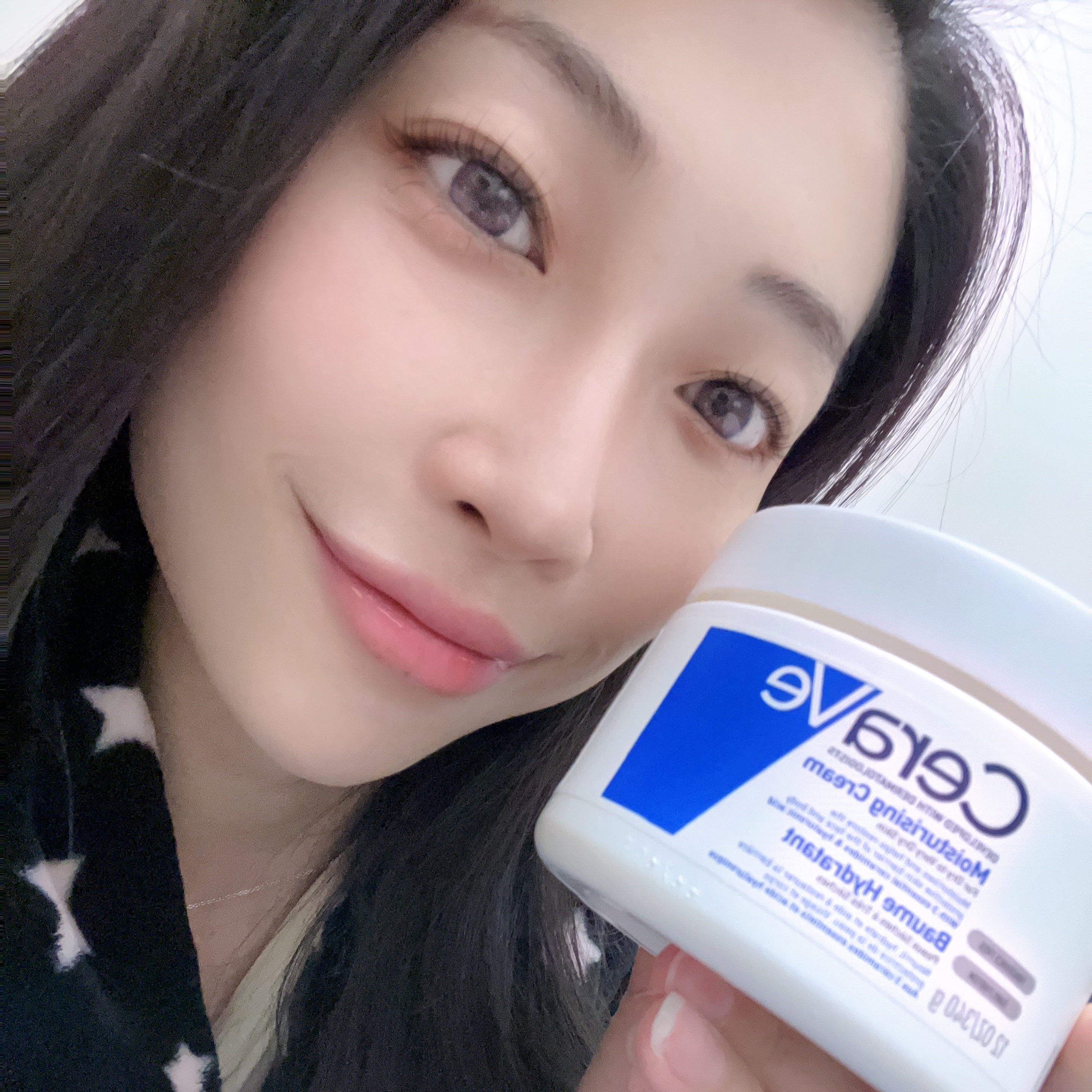 Cerave 適樂膚的長效潤澤濕潤霜保濕修護效果超驚人～一到冬天臉部特別容易敏感，才抹第一晚，隔天效果震撼了我