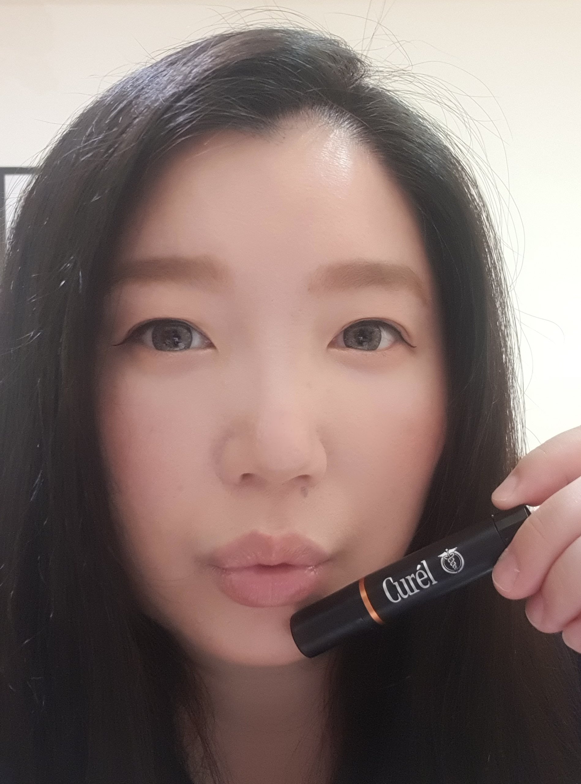 curel珂潤“潤浸保濕光透勻彩潤唇膏”讓妳有水潤光澤的雙唇
