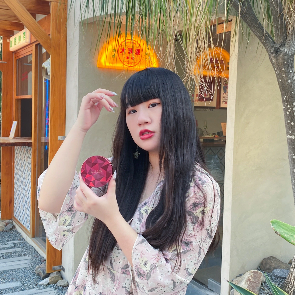 🌺 AGE20‘s緋紅逆時光澤爆水粉餅🌺