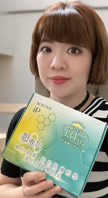 SOFINA iP 全新《角質修護恆潤精萃水》及《土台美容液》~長效保濕、炎炎夏日也能帶來一抹涼爽~