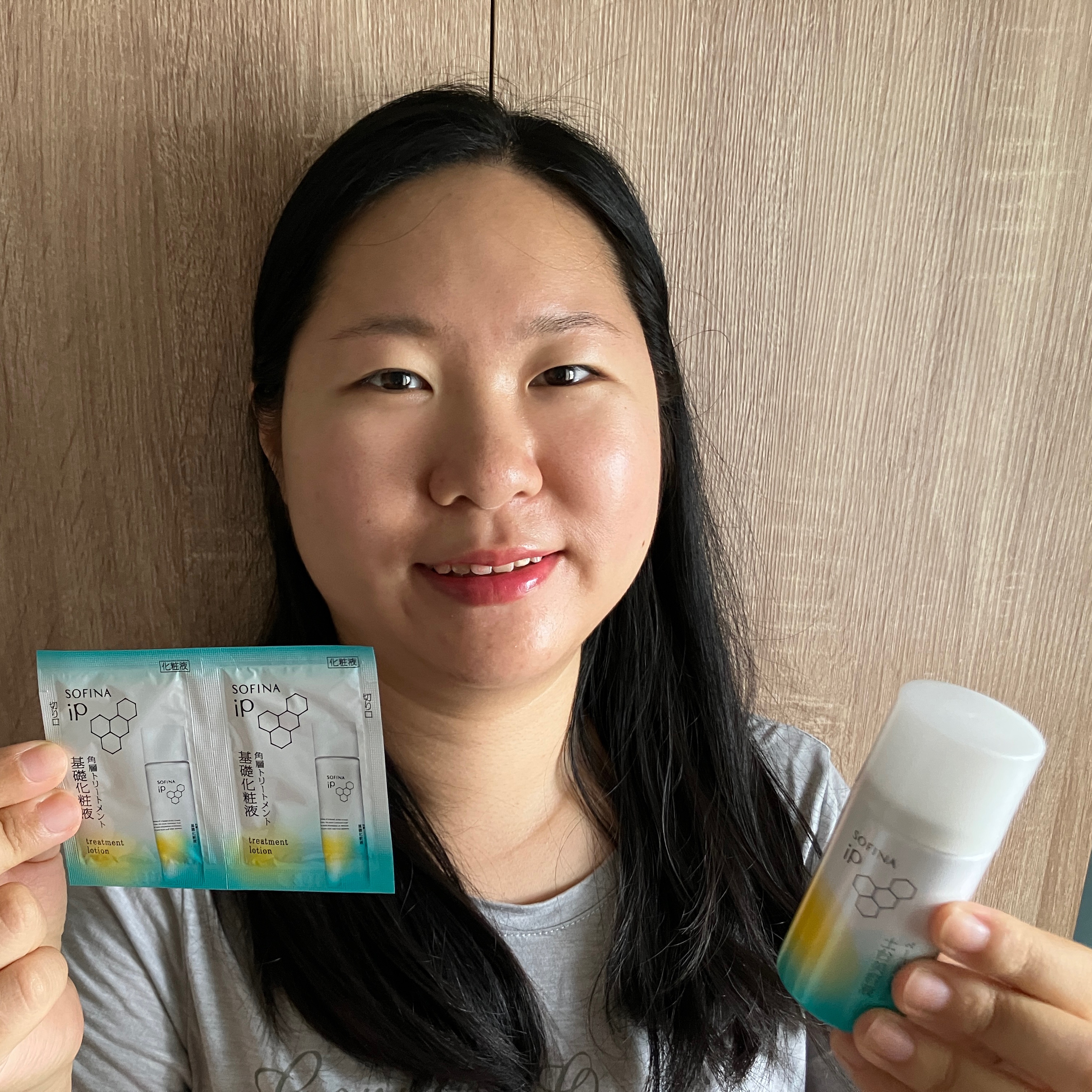 底妝服貼的秘密法寶-土台美容液以及角質修護恆潤精萃水