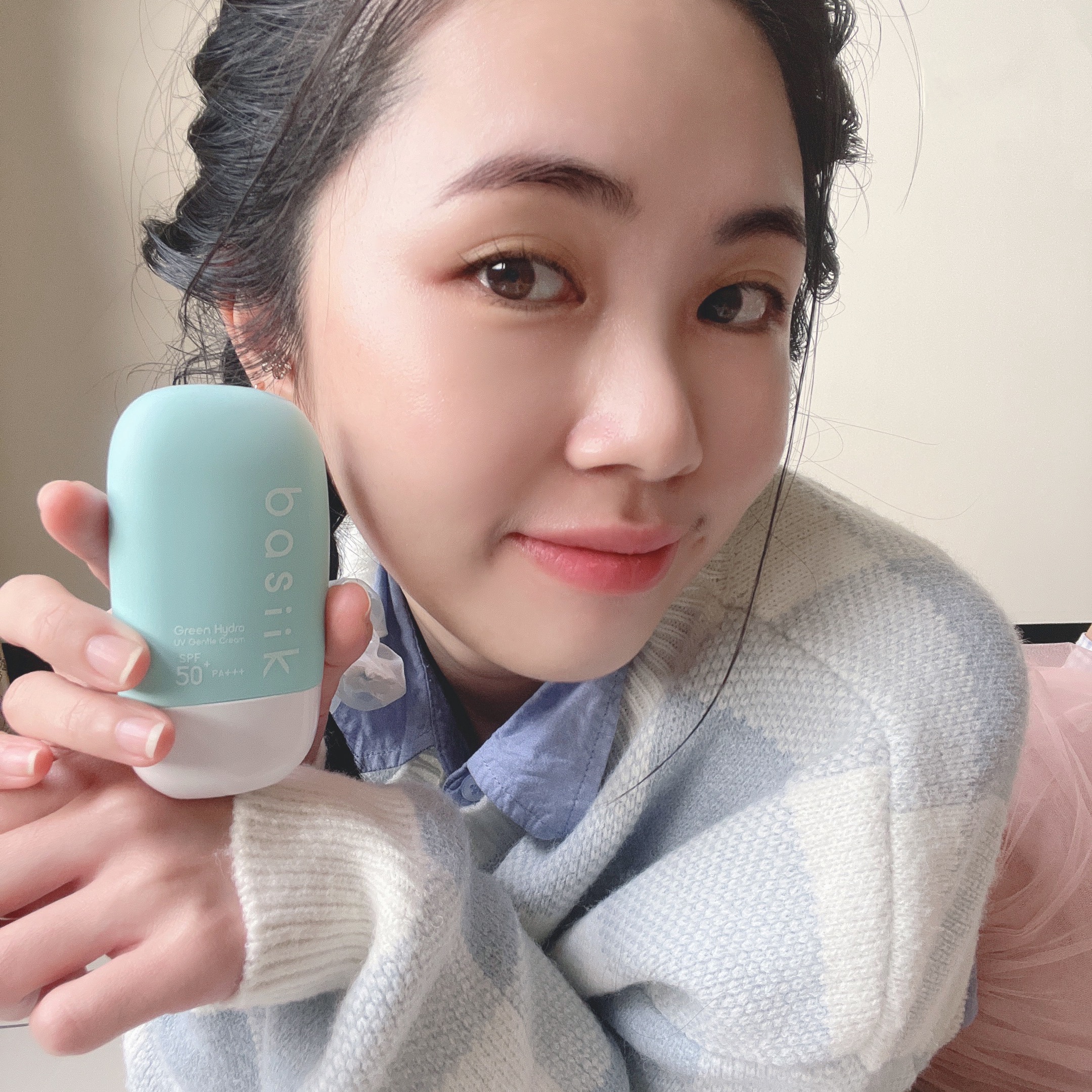 basiik微生平衡清爽物理防曬乳 質地輕盈不厚重，不悶黏，一抹即刻成膜也不泛白