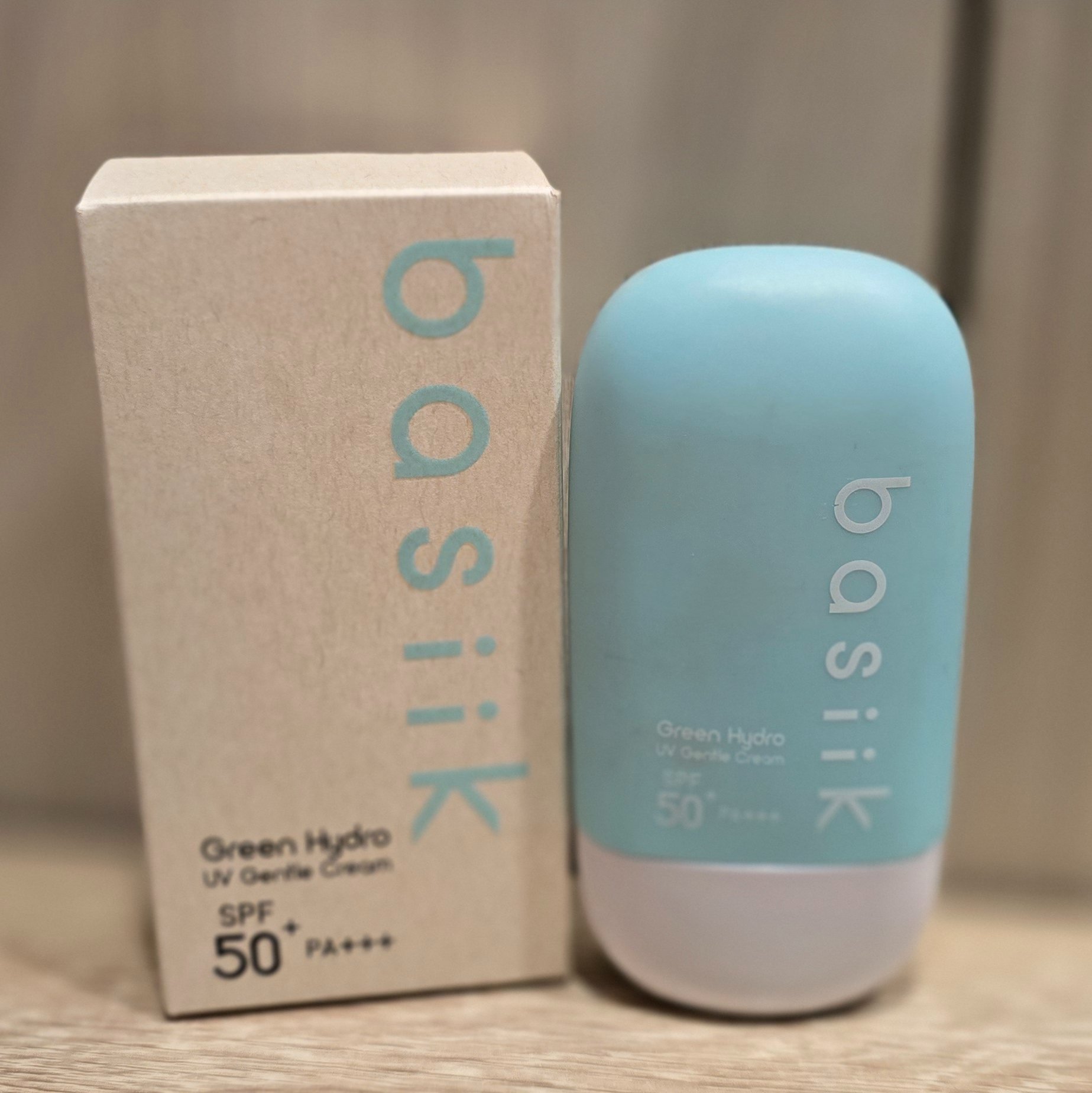 basiik全新《微生平衡清爽物理防曬乳》