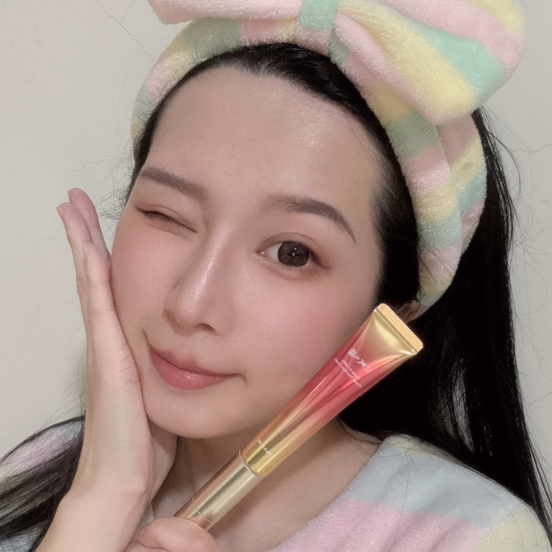 你們有用過會震動的眼霜嗎！！！ 7天改善眼周乾燥紋路和泡泡眼！！！  它就是⬇️ 京城之霜超維A雙動能緊緻電眼霜