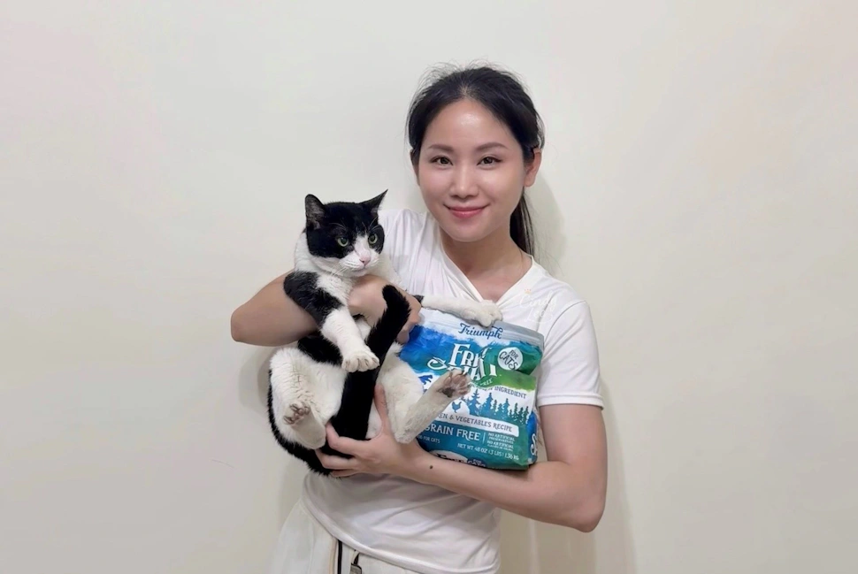 [寵物]Triumph奔放無穀天然糧系列貓飼料【去骨雞肉系列-莓果配方、糙米配方】Cindy開箱