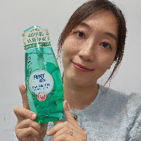 飛柔《植粹控油淨澈洗髮露》​洗後頭皮清爽無負擔，髮根自然站立，媽媽也能輕鬆維持漂亮秀髮！