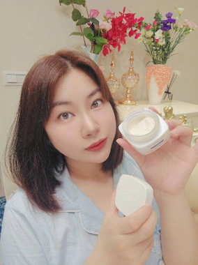 巴黎萊雅活力緊緻專研抗皺修護乳霜，水感質地讓保養更輕鬆】