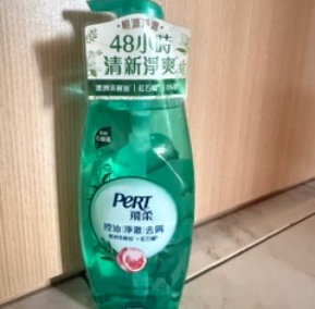 飛柔《雙重植粹控油淨澈洗髮露》洗後清爽蓬鬆，夏天也能維持乾淨髮感
