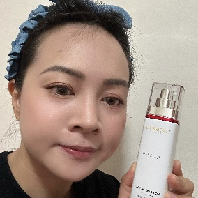 巴黎萊雅活力緊緻專研抗皺修護精華乳 牛奶般柔滑質地，輕盈好吸收！